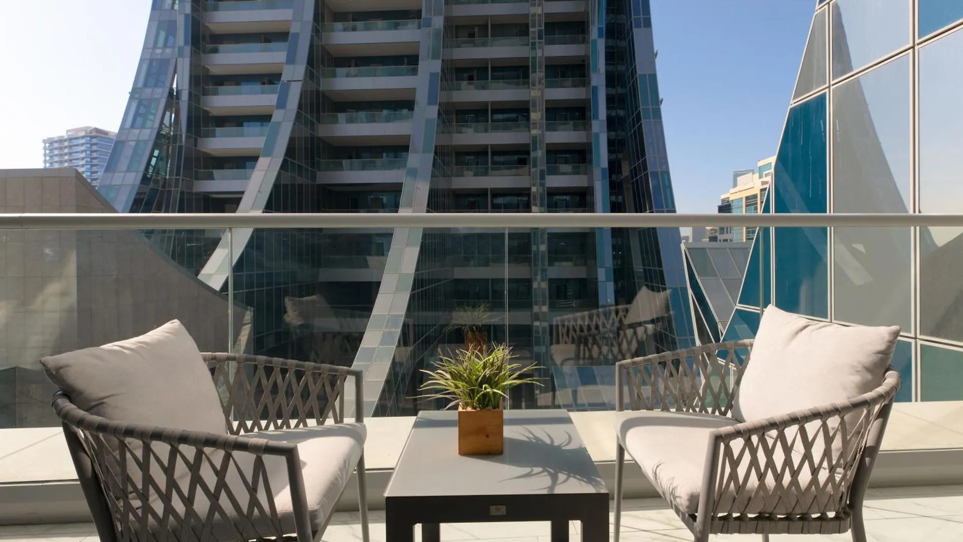 Simply Comfort In J One Tower Dubai Apartment