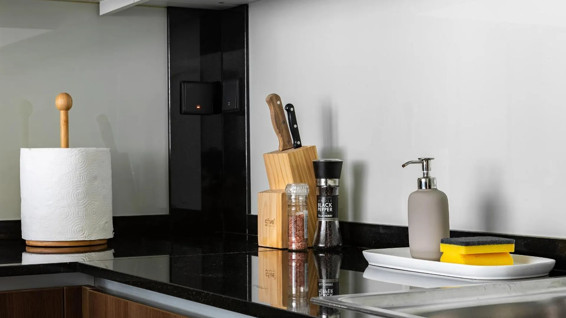 Apartment Simply Comfort In J One Tower Dubai