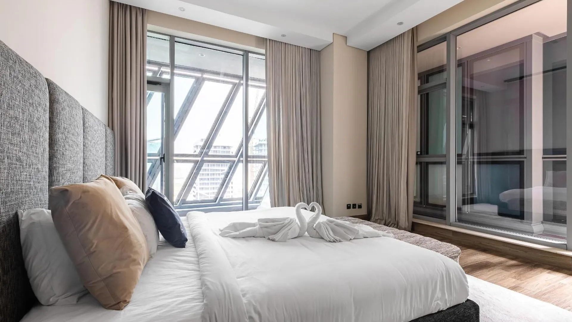 Apartment Simply Comfort In J One Tower Dubai
