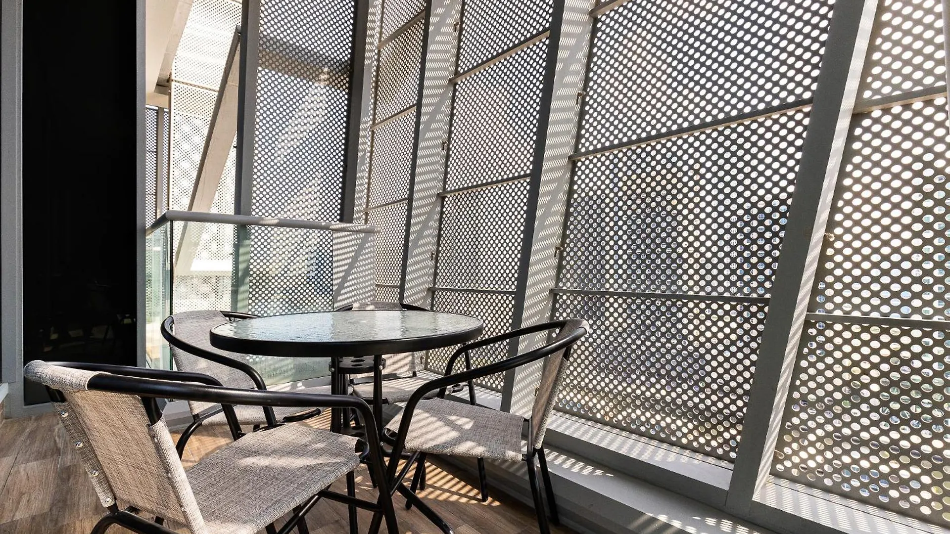 Simply Comfort In J One Tower Dubai Apartment